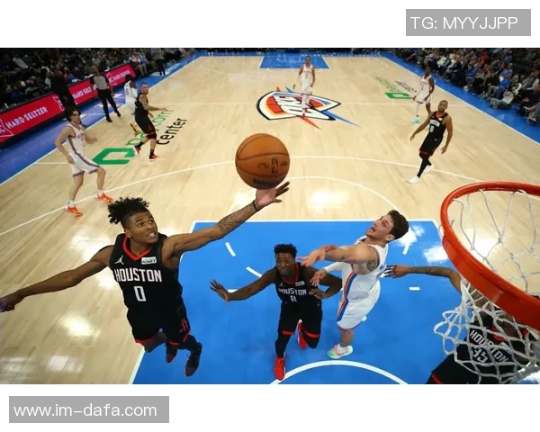 火箭队第四节三分球投篮失误频繁杨瀚森虽有卡位却难以抢到篮板