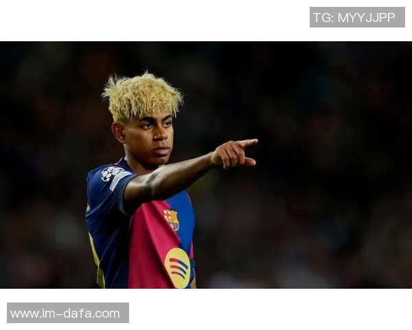 拉什福德在巴萨训练前意外离开甘伯体育城引发关注